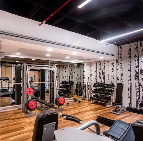 חדר כושר מאובזר במלון דירות נופש אלמוגים