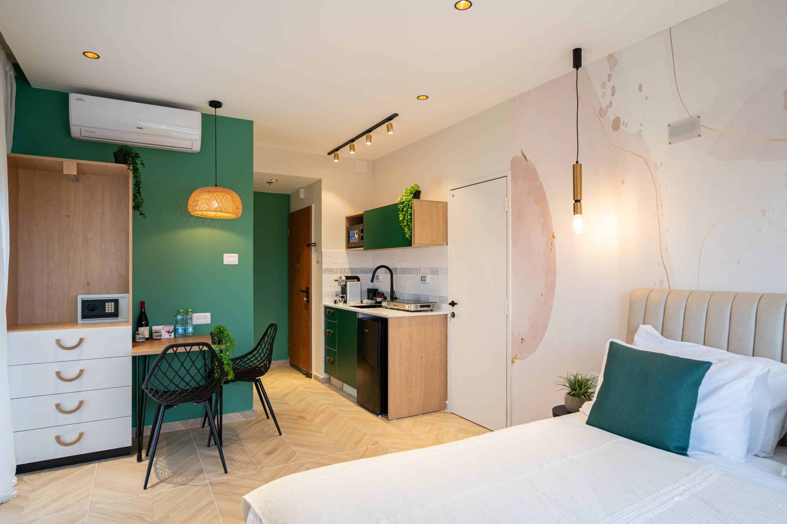 דירות נופש אלמוגים - דירה משפחתית שני חדרים עם נוף לבריכה