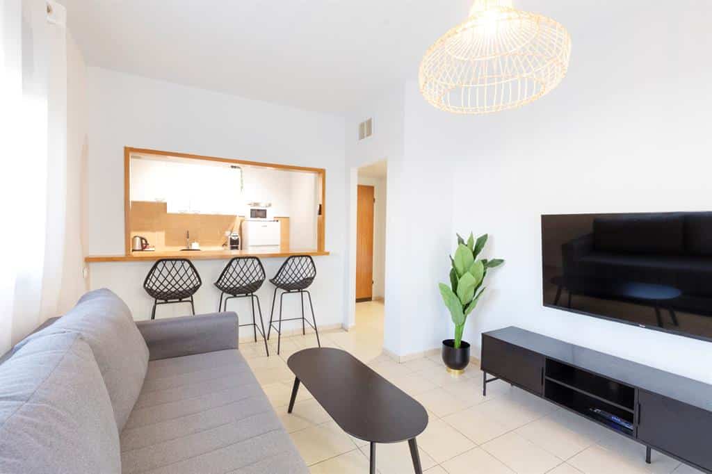 דירת 2 חדרים משפחתית עם מרפסת